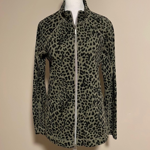 Tommy Bahama Olive green & Black leopard print zip up sweater jacket woman’s SP - Picture 3 of 11